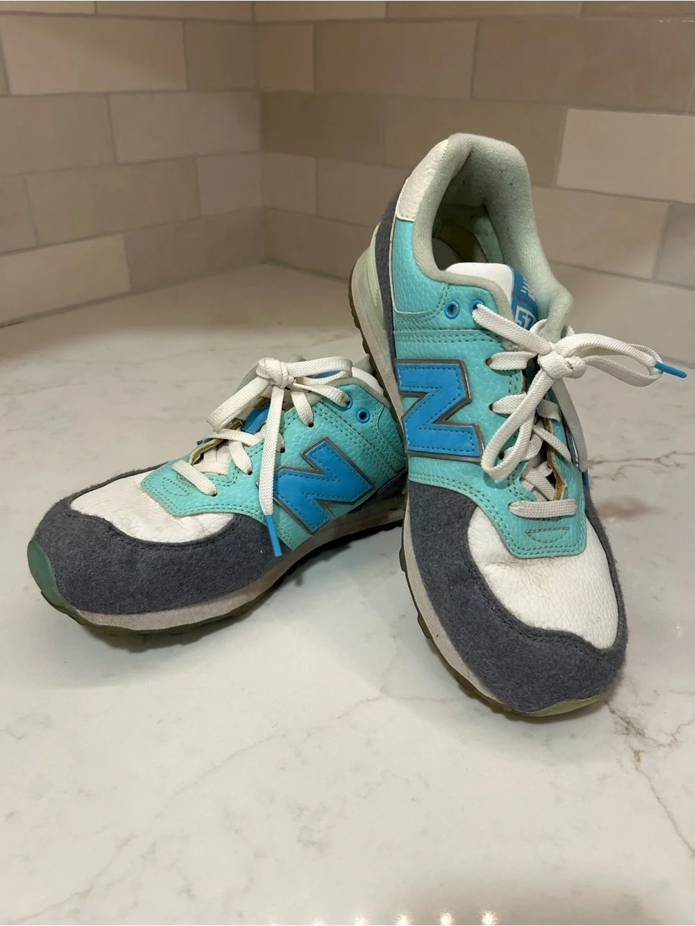 New Balance Kids' Turquoise & grey “deep freeze” size 6